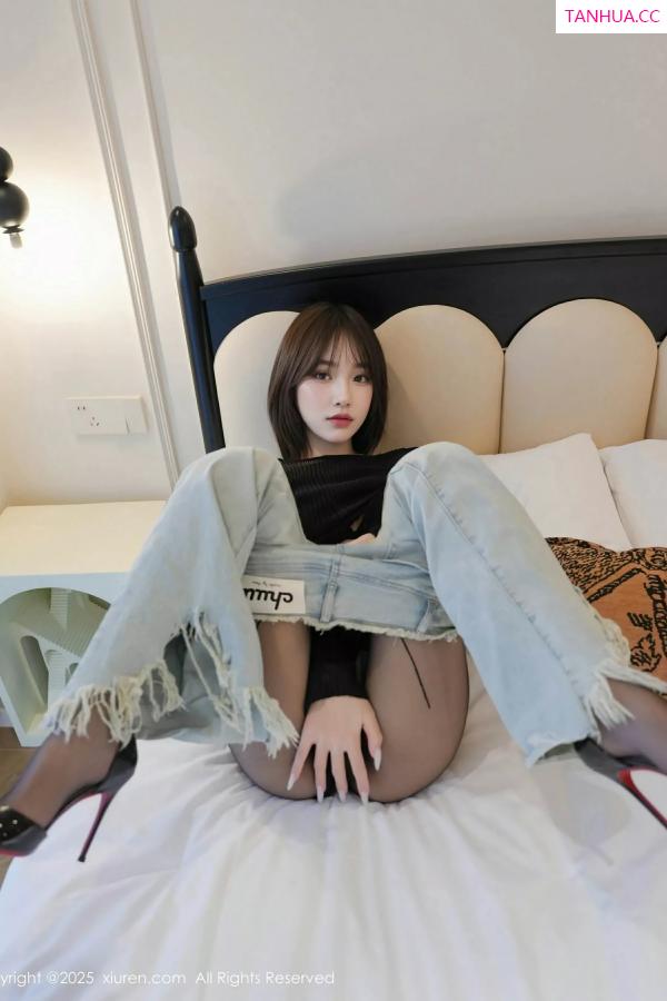 汁汁  [XiuRen]高清写真图 2025.06.06 No.10374 汁汁 蓝色牛仔裤第3张图片